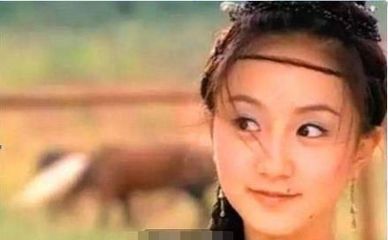 她仅凭"一颗痣"火遍网络,夺走黄轩初恋,却在点掉痣后被遗忘